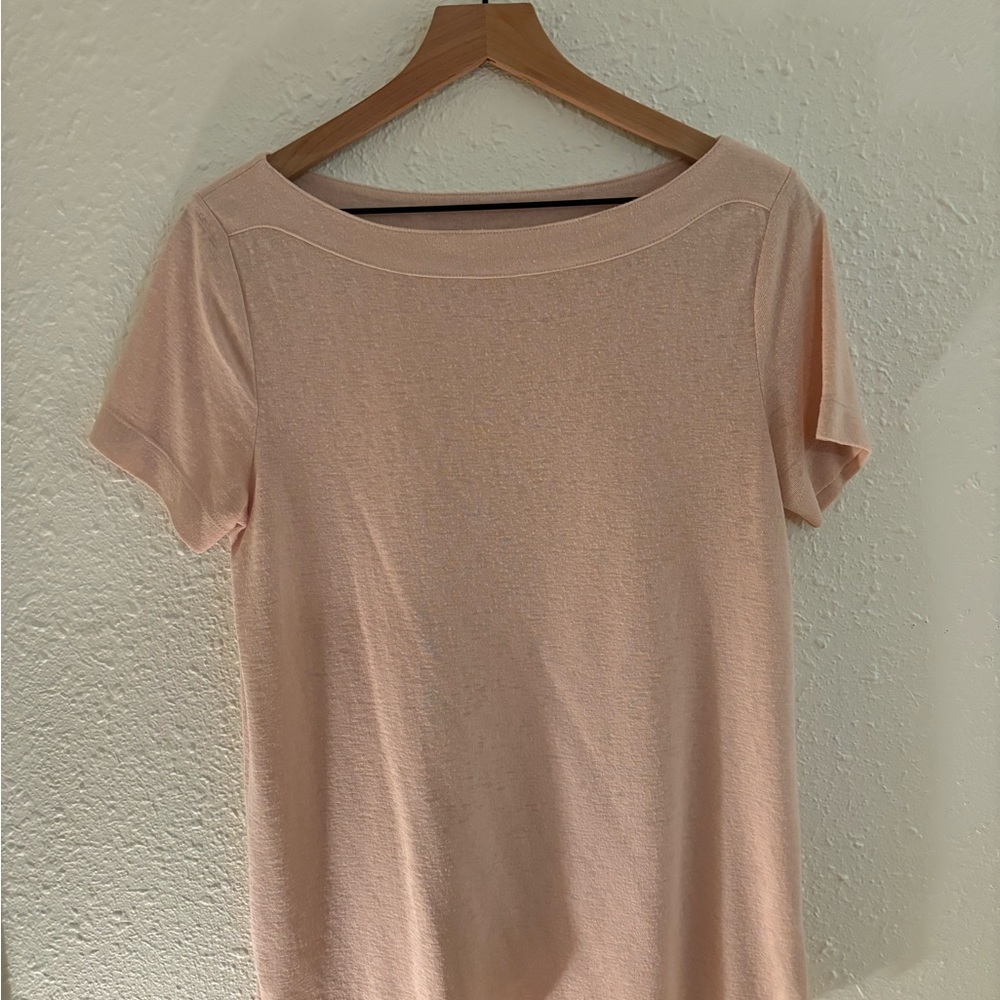Blush pink boatneck short sleeve shirt.